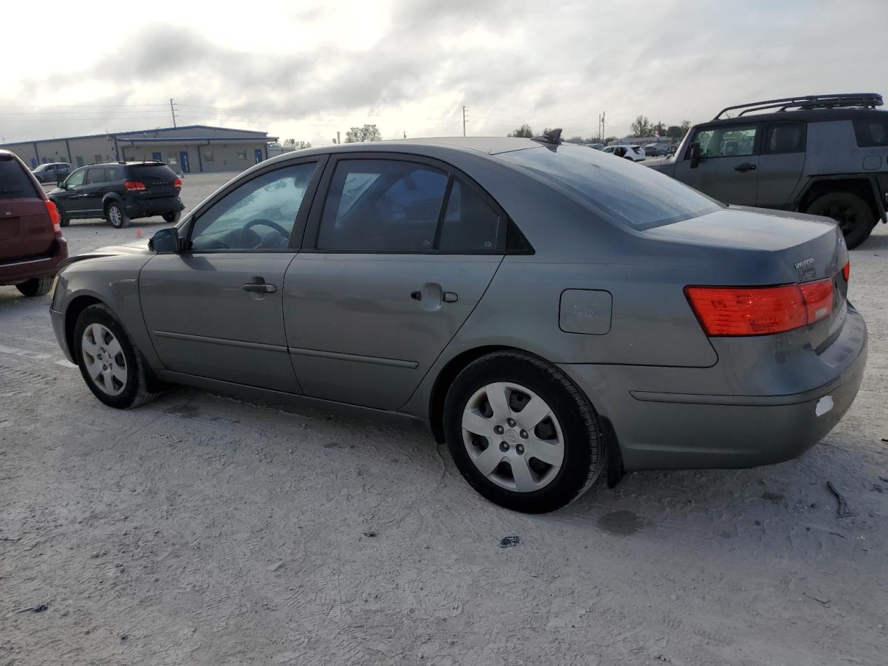 2010 Hyundai Sonata - Image 2