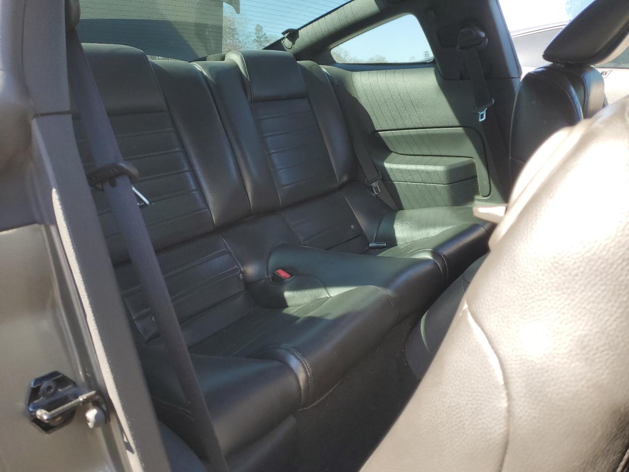 2005 Ford Mustang - Image 10