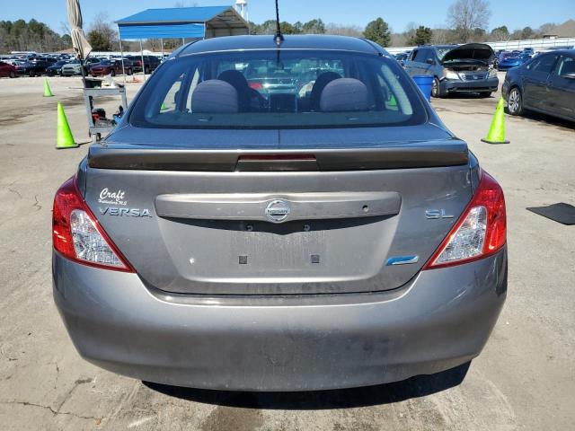 Sedans NISSAN VERSA 2014 Srebrny