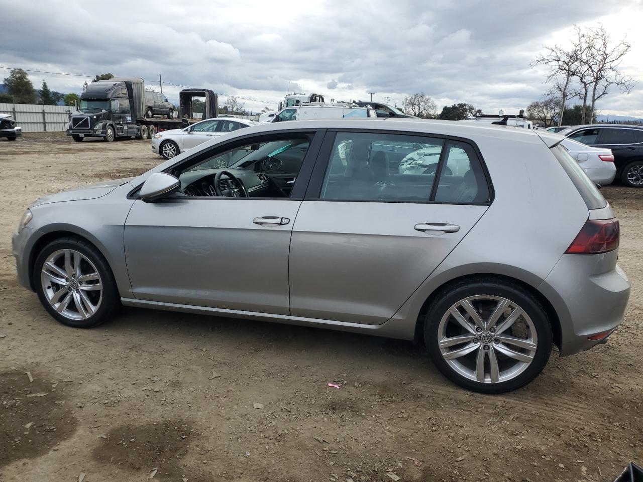 2015 Volkswagen Golf - Image 2