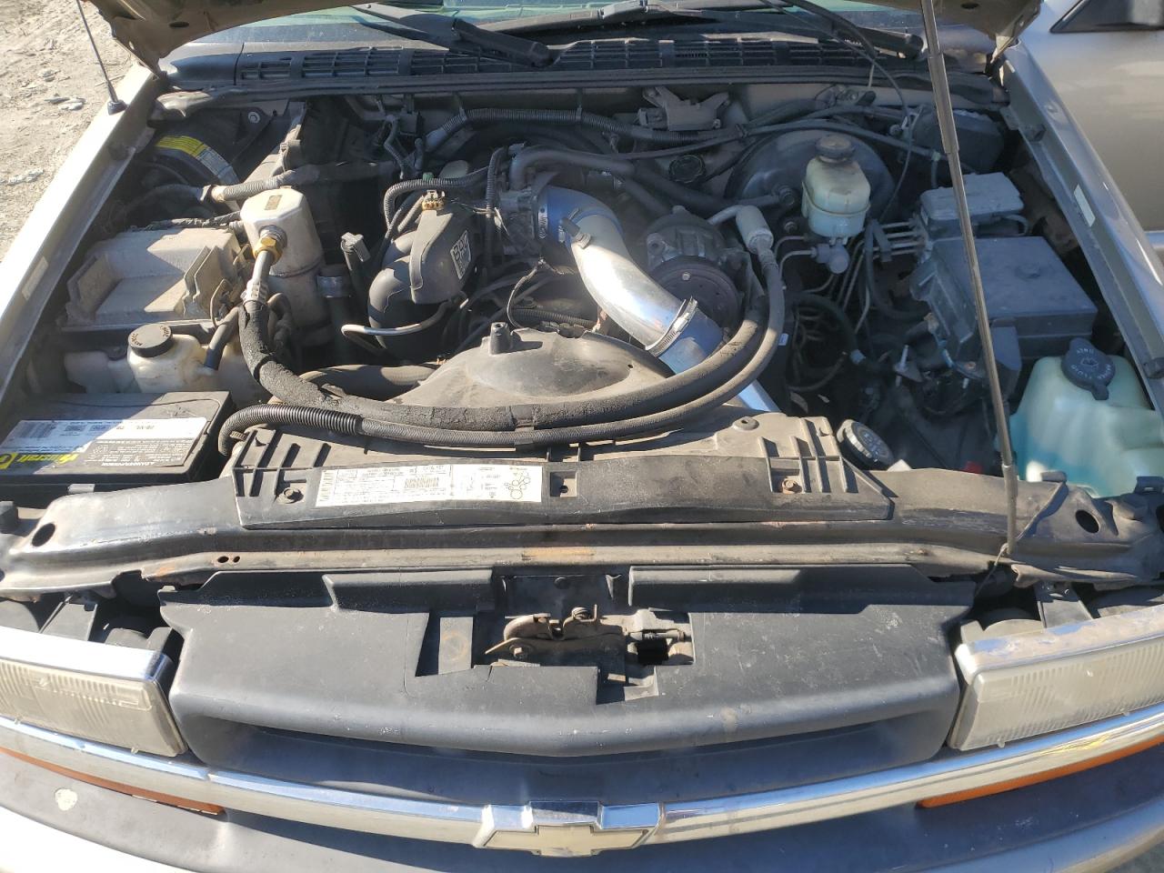 2000 Chevrolet S-10 Pickup - Image 11