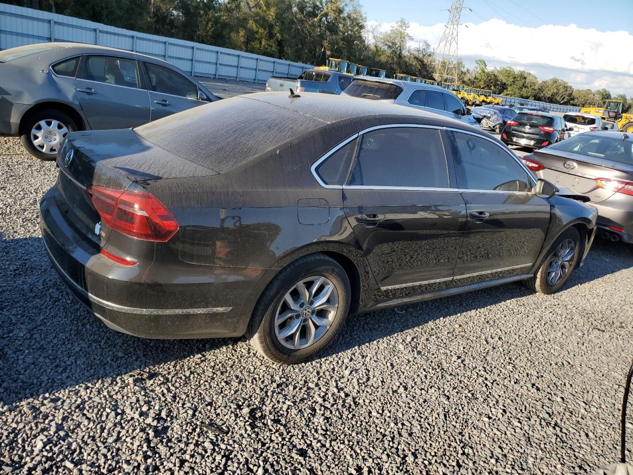 2017 Volkswagen Passat - Image 3