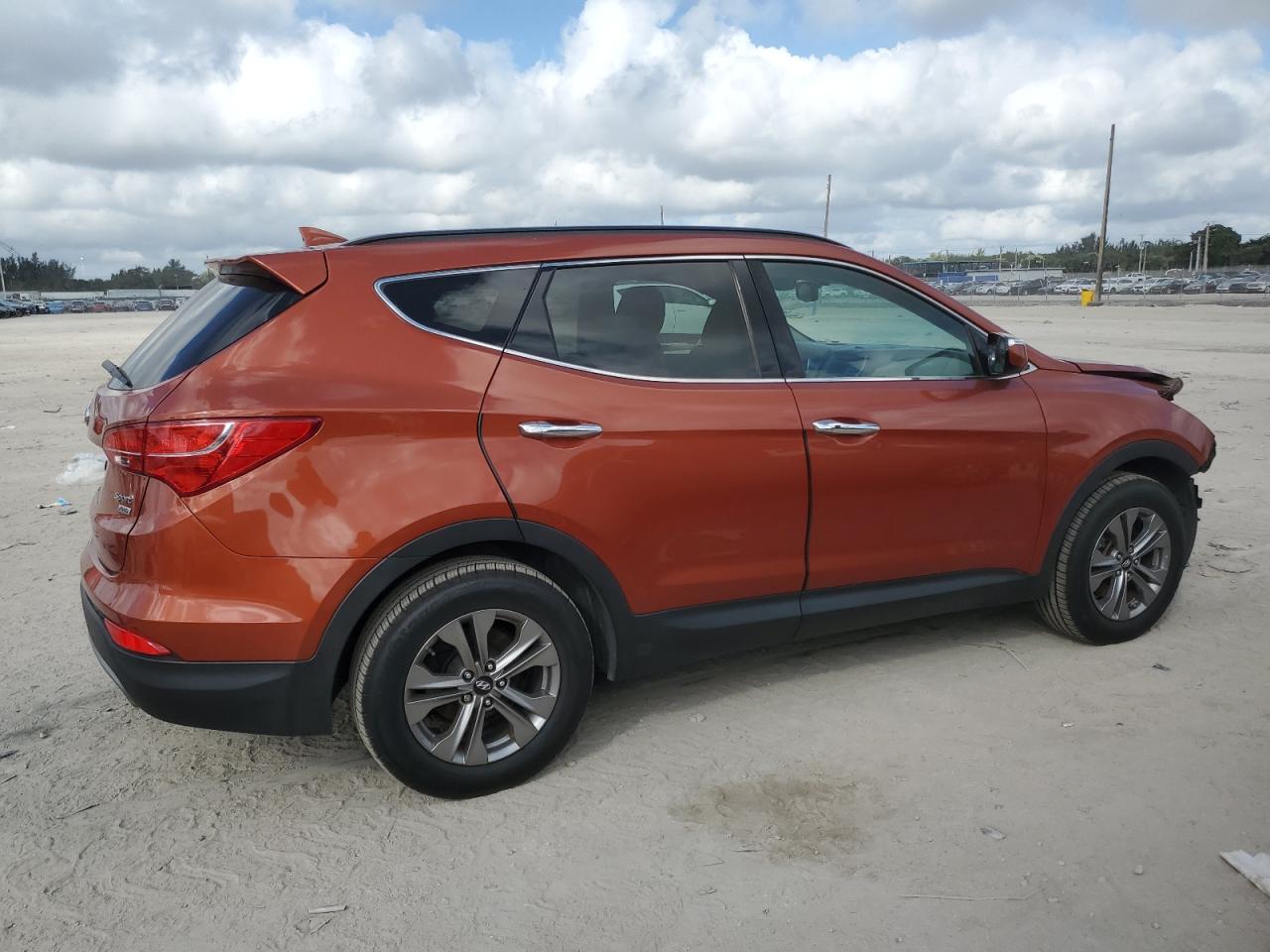 2016 Hyundai Santa Fe - Image 3