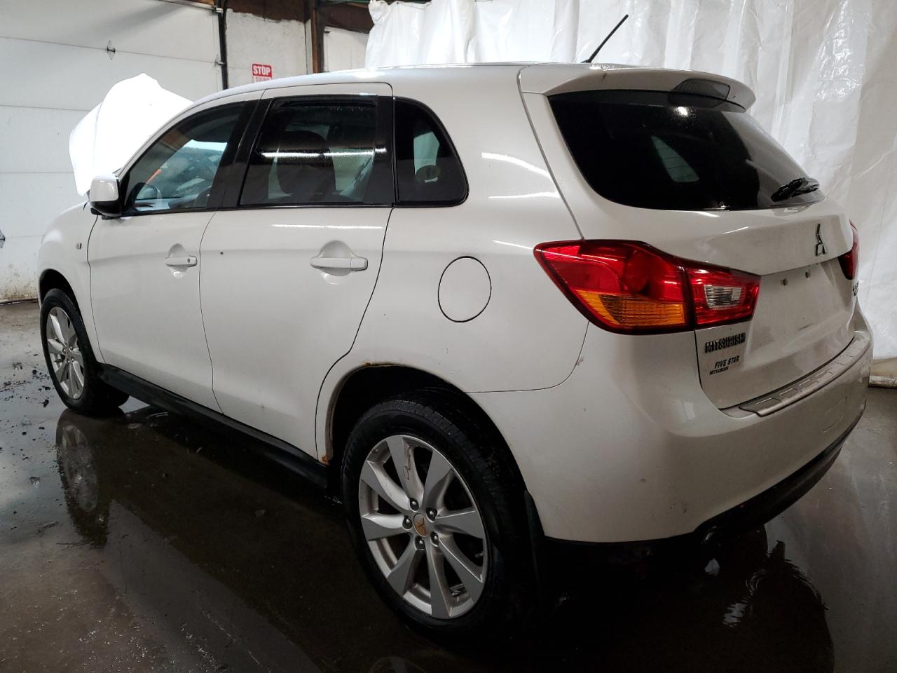 2014 Mitsubishi Outlander - Image 2
