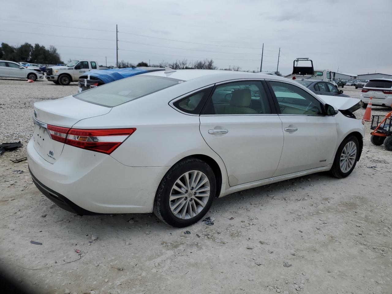 2014 Toyota Avalon - Image 3