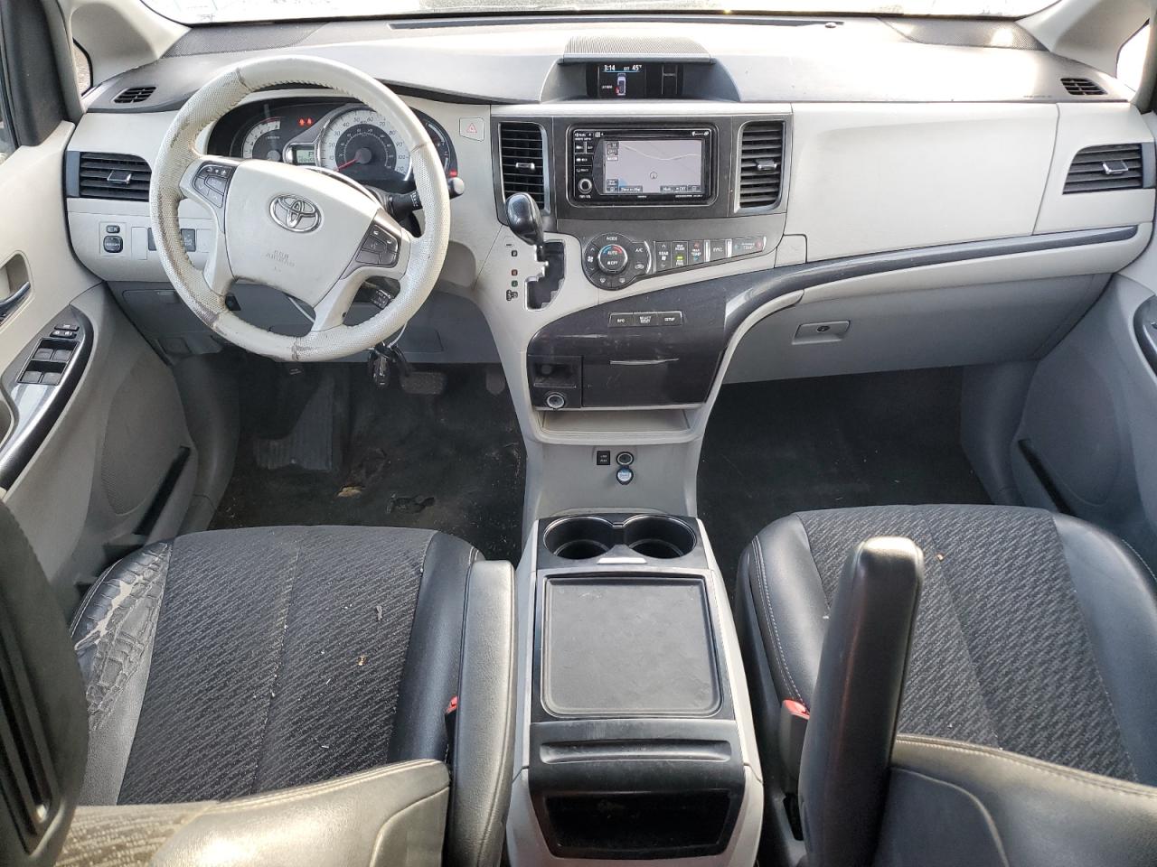 2013 Toyota Sienna - Image 8