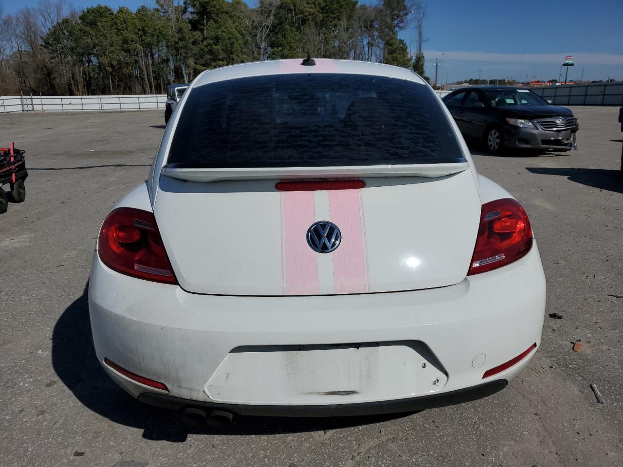 2015 Volkswagen Beetle - Image 6