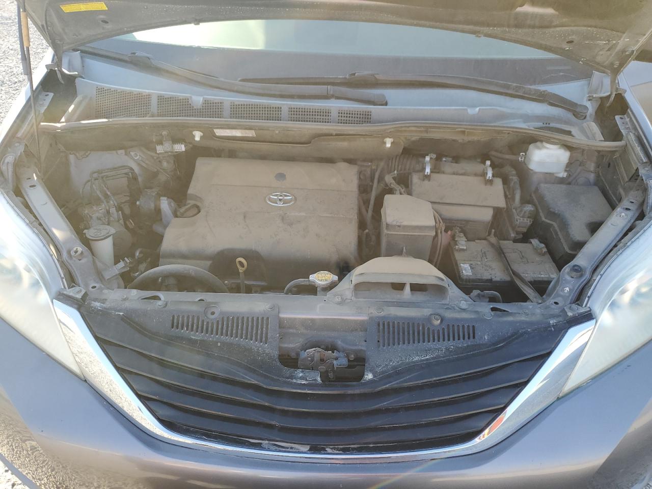 2013 Toyota Sienna - Image 12