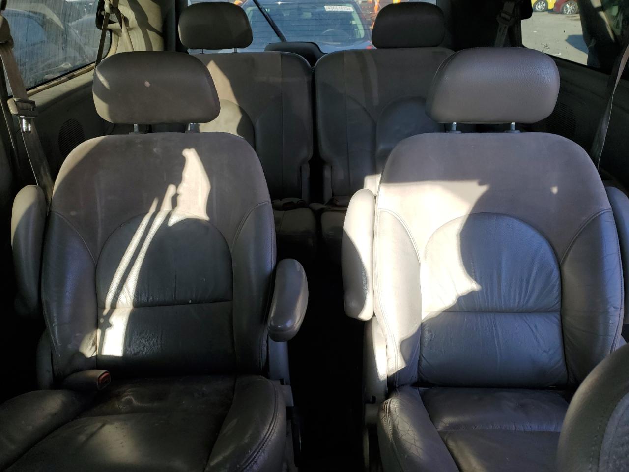 2003 Chrysler Town & Country - Image 10