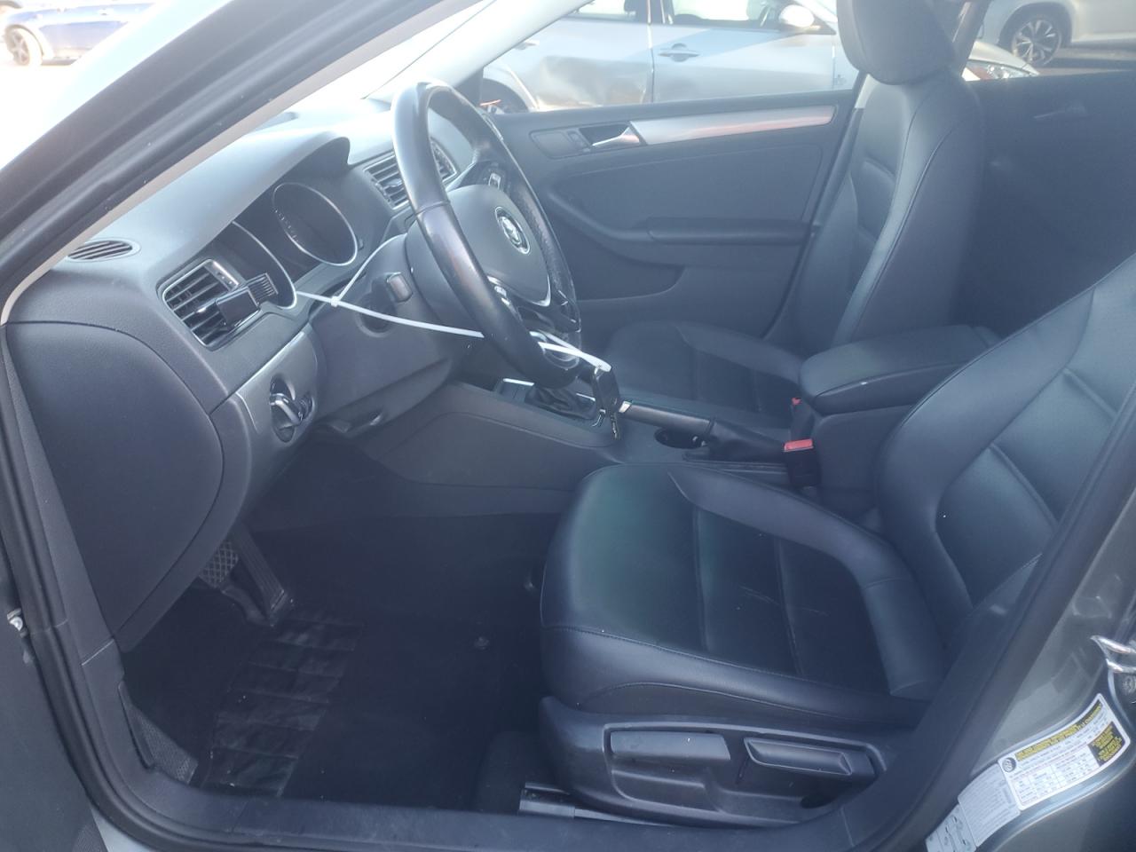 2017 Volkswagen Jetta - Image 7
