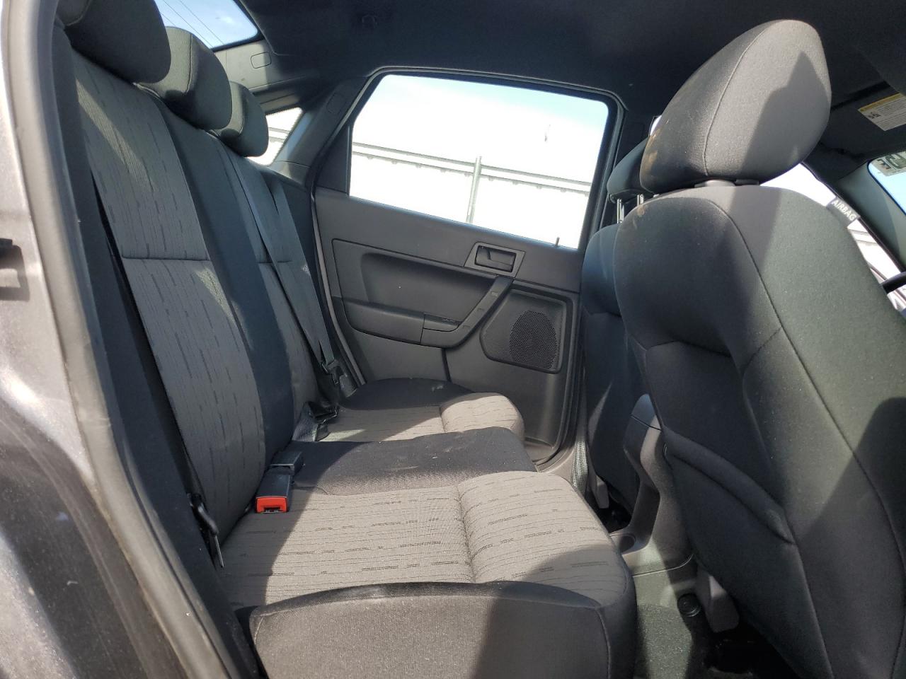 2010 Ford Focus - Image 10