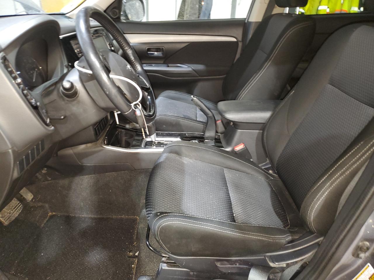 2017 Mitsubishi Outlander - Image 7