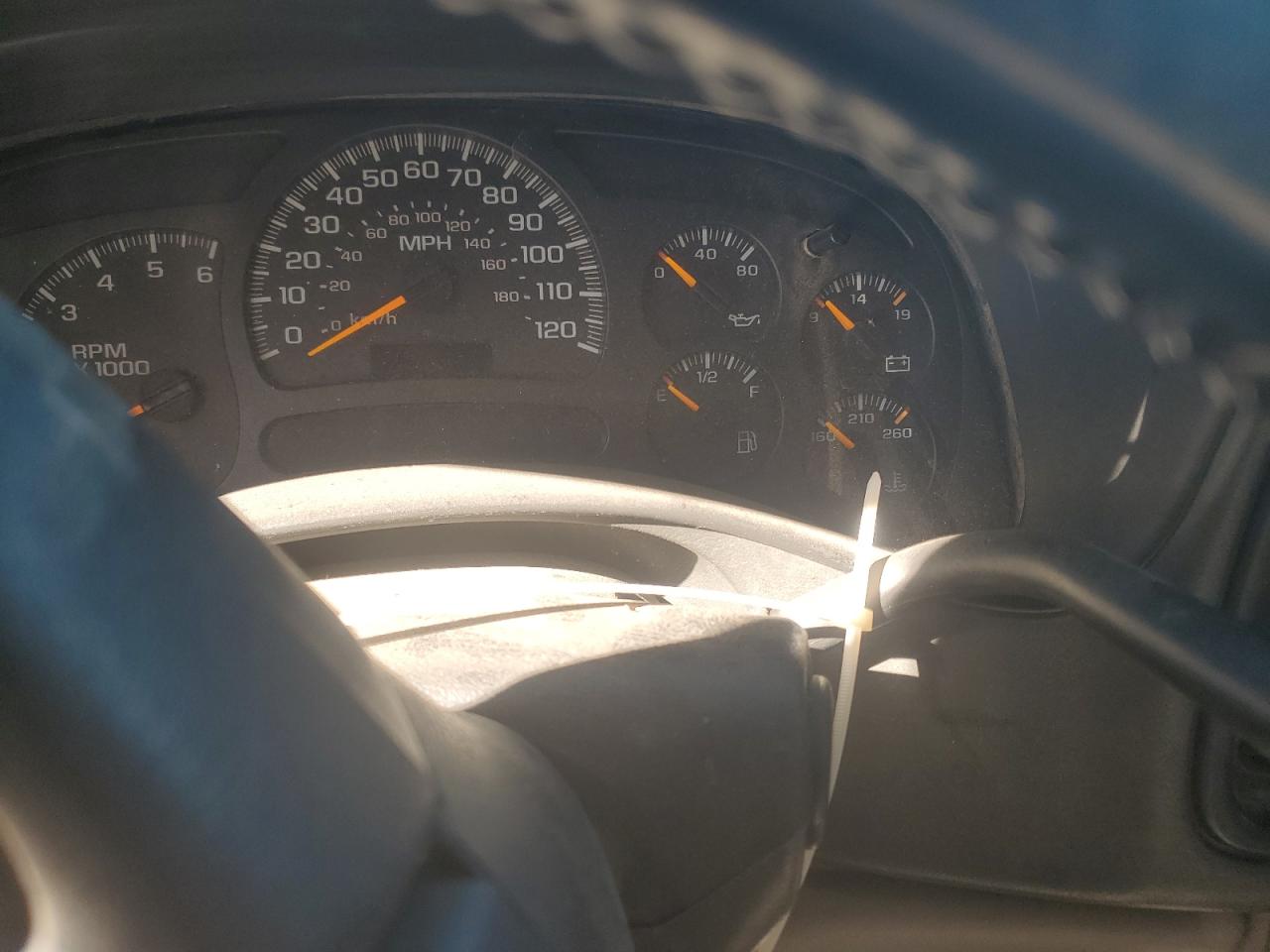 2005 GMC Yukon - Image 9