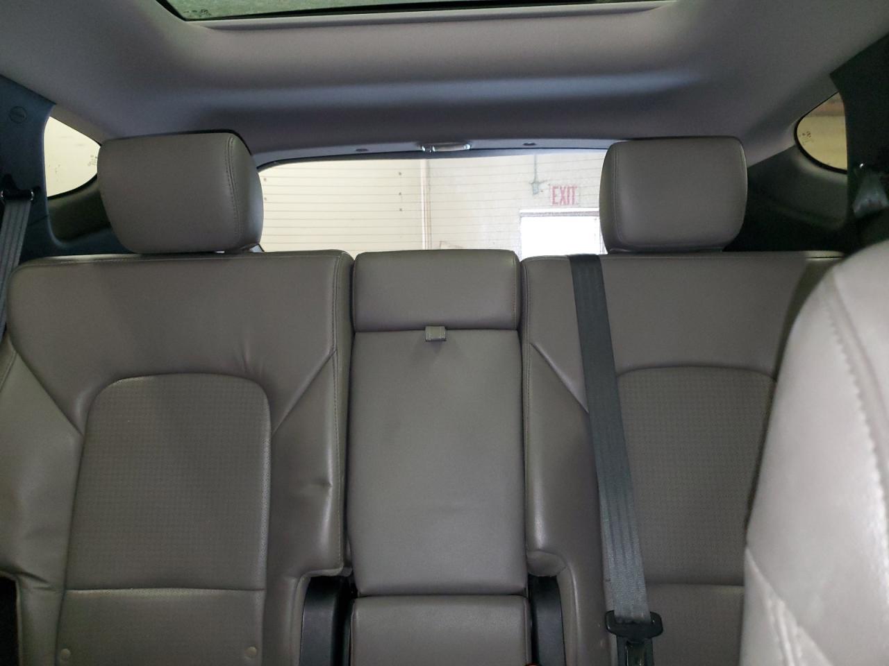 2013 Hyundai Santa Fe - Image 10
