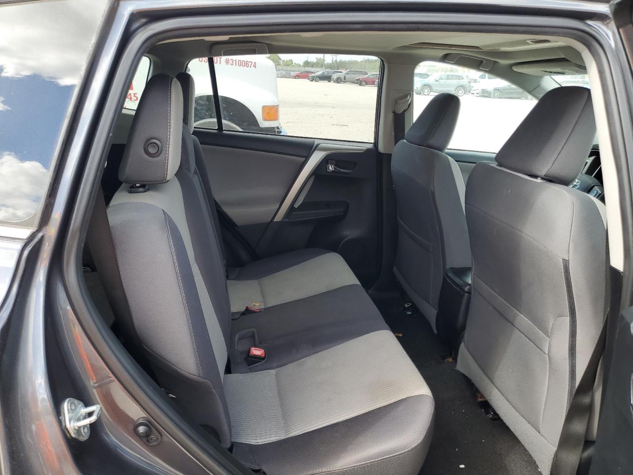 2015 Toyota RAV 4 - Image 11
