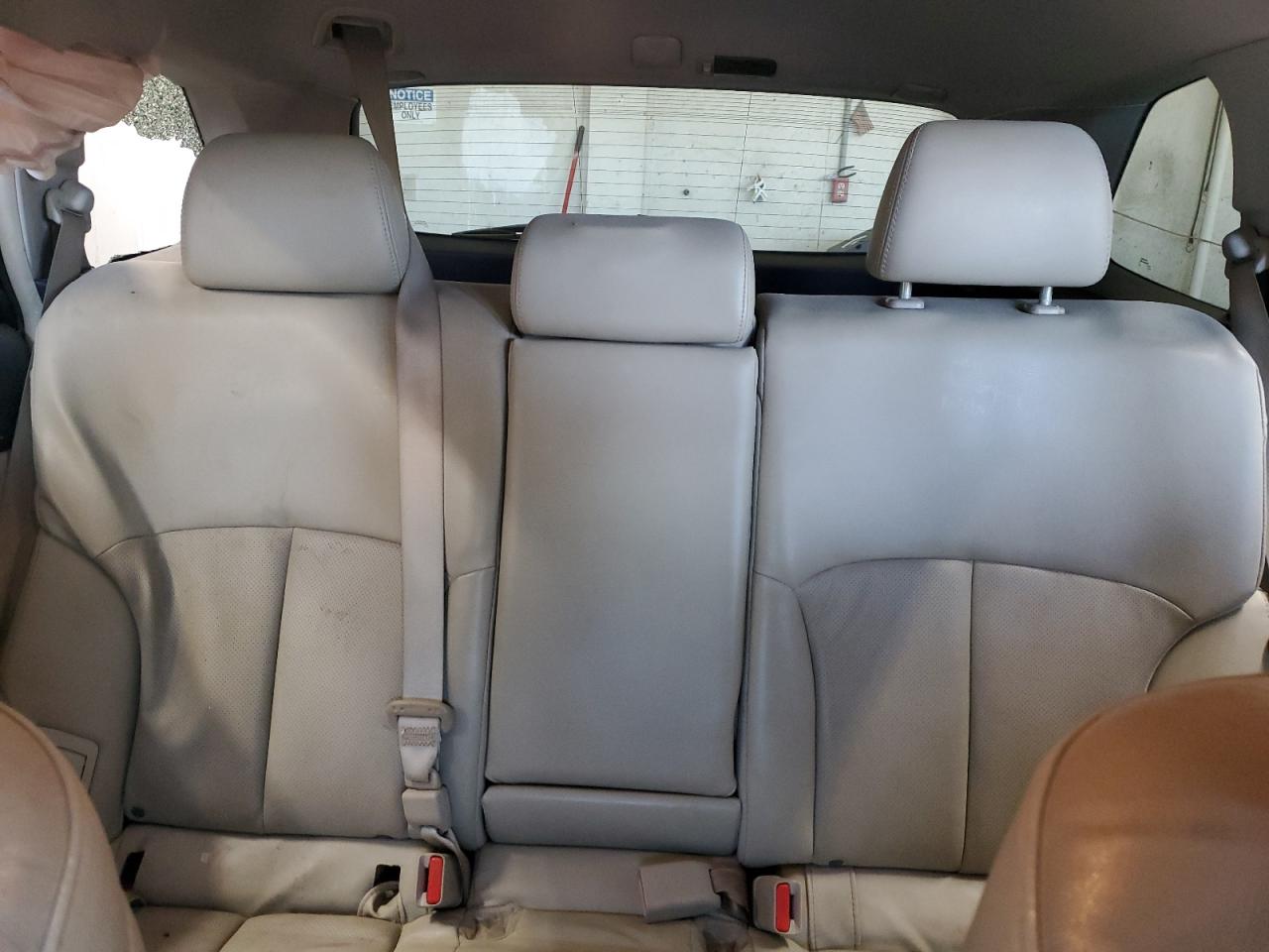 2011 Subaru Outback - Image 10