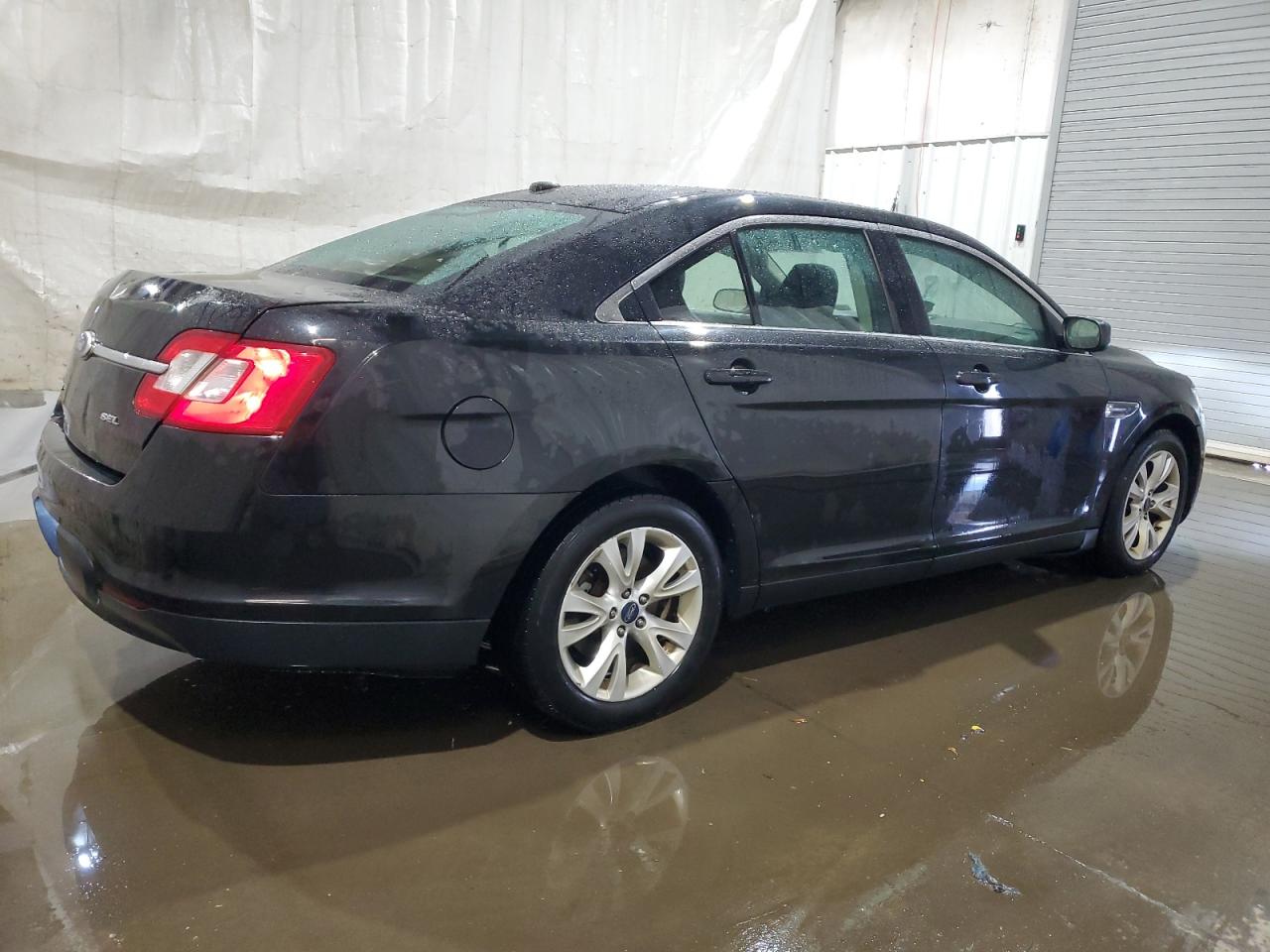 2011 Ford Taurus - Image 3
