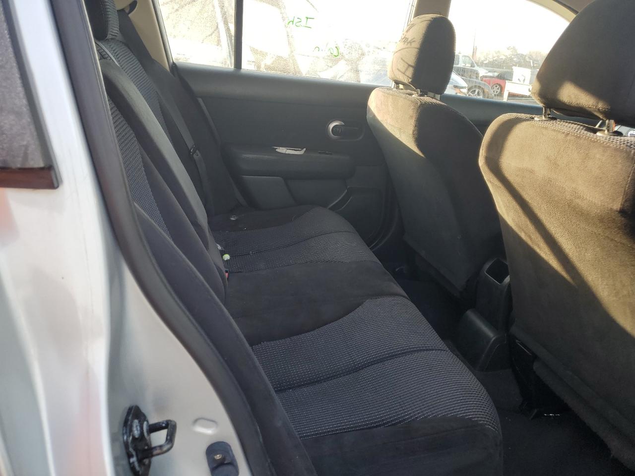 2011 Nissan Versa - Image 10