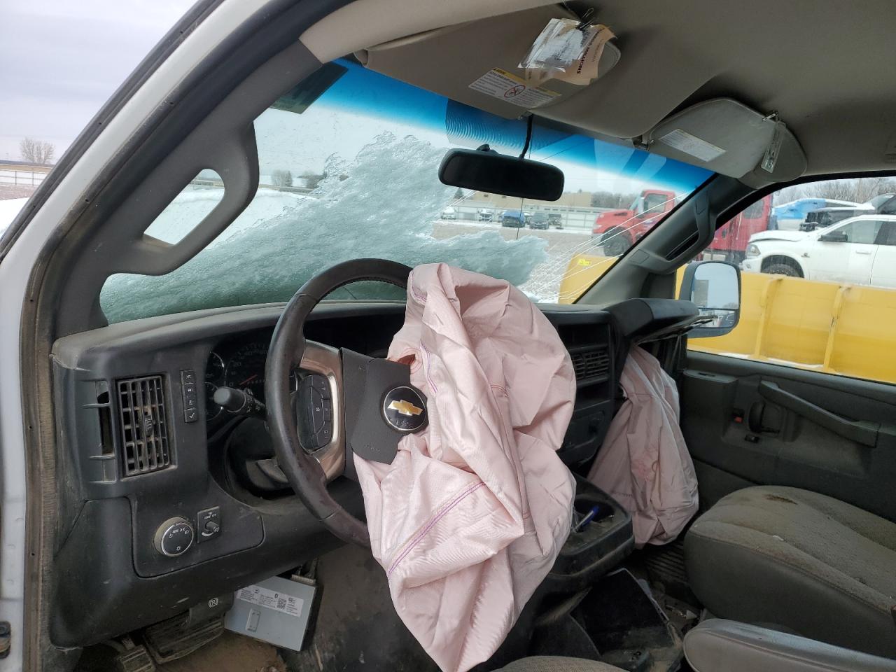2018 Chevrolet Express - Image 9