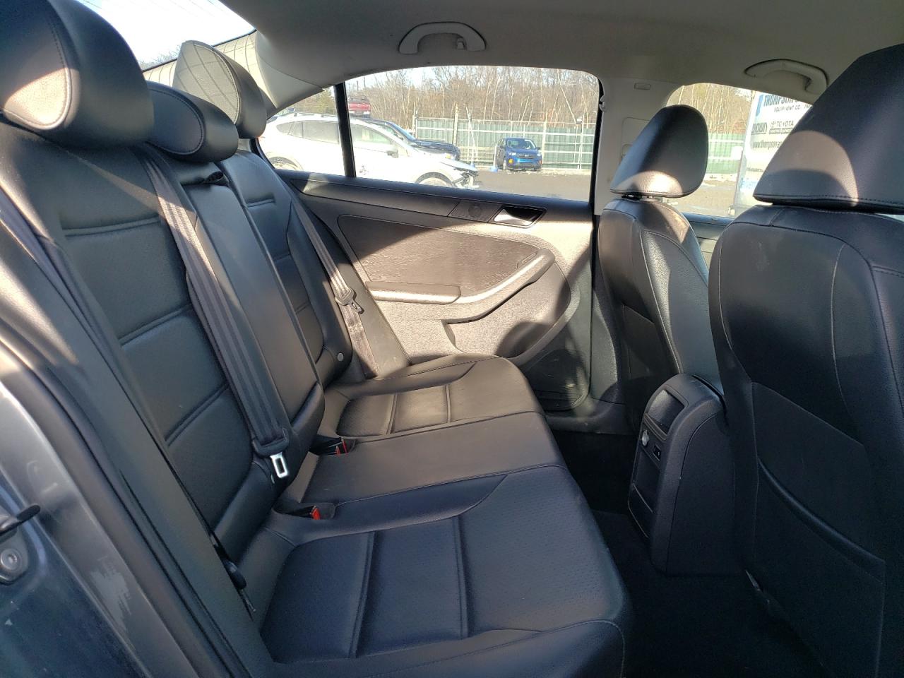 2014 Volkswagen Jetta - Image 10