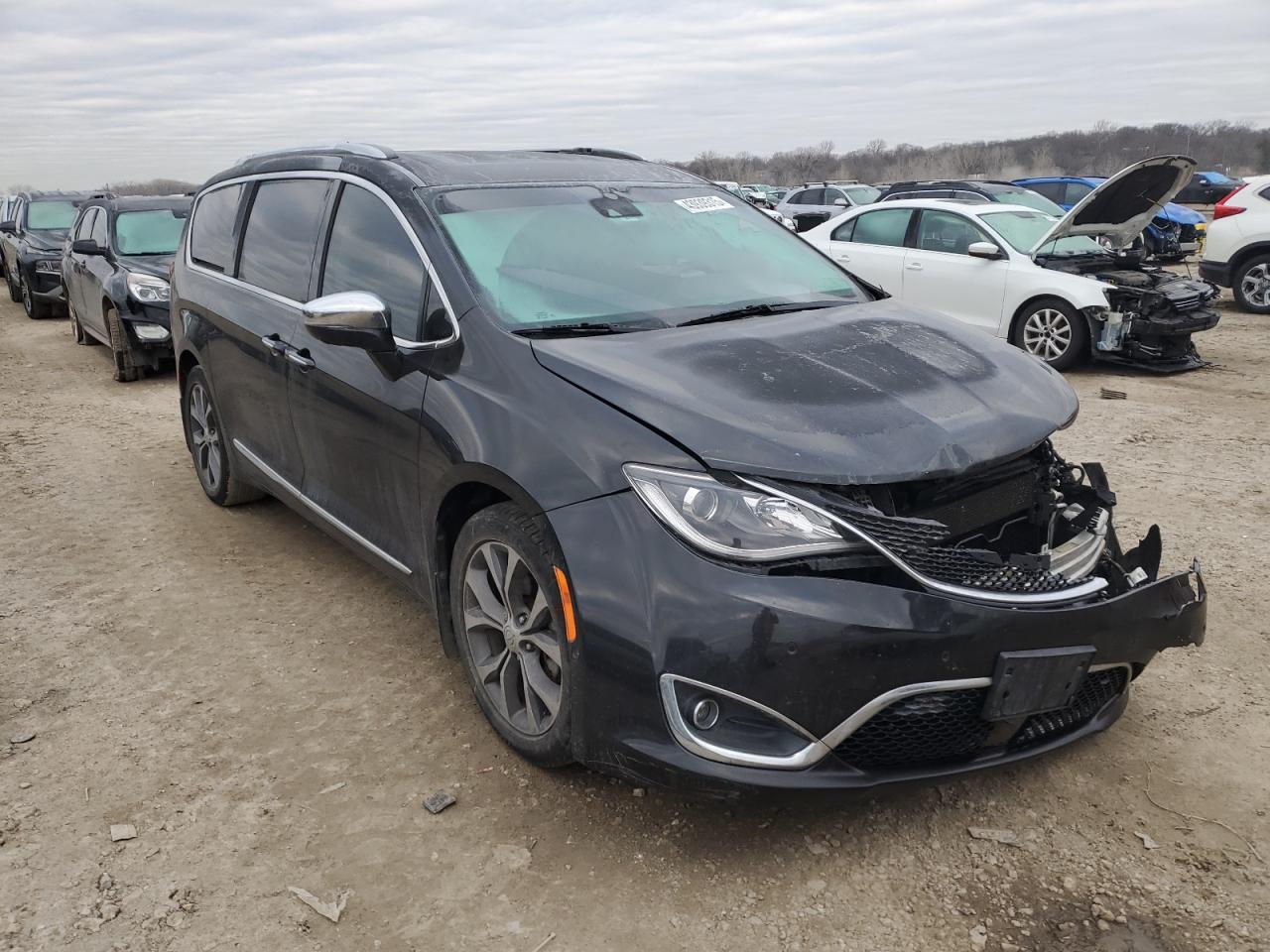 2017 Chrysler Pacifica - Image 4