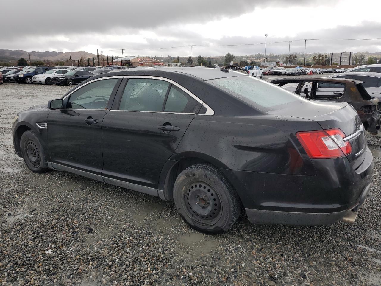 2010 Ford Taurus - Image 2