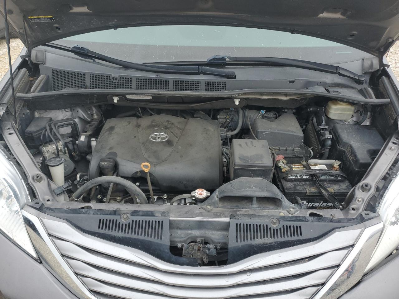 2017 Toyota Sienna - Image 12
