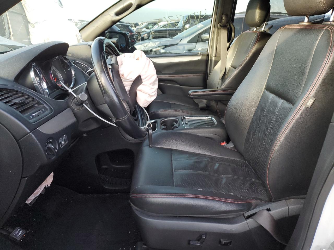 2018 Dodge Caravan - Image 7