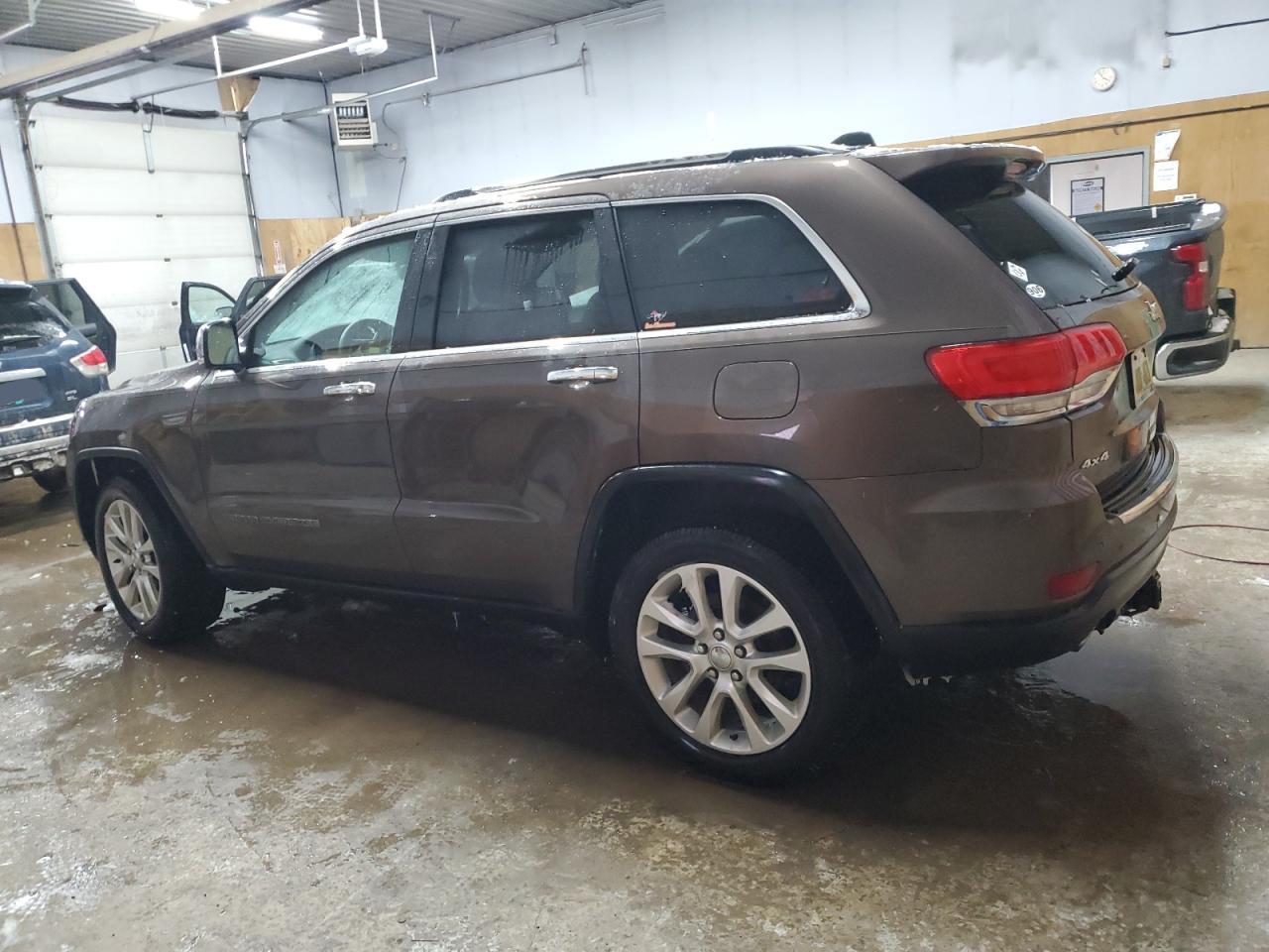 2017 Jeep Grand Cherokee - Image 2