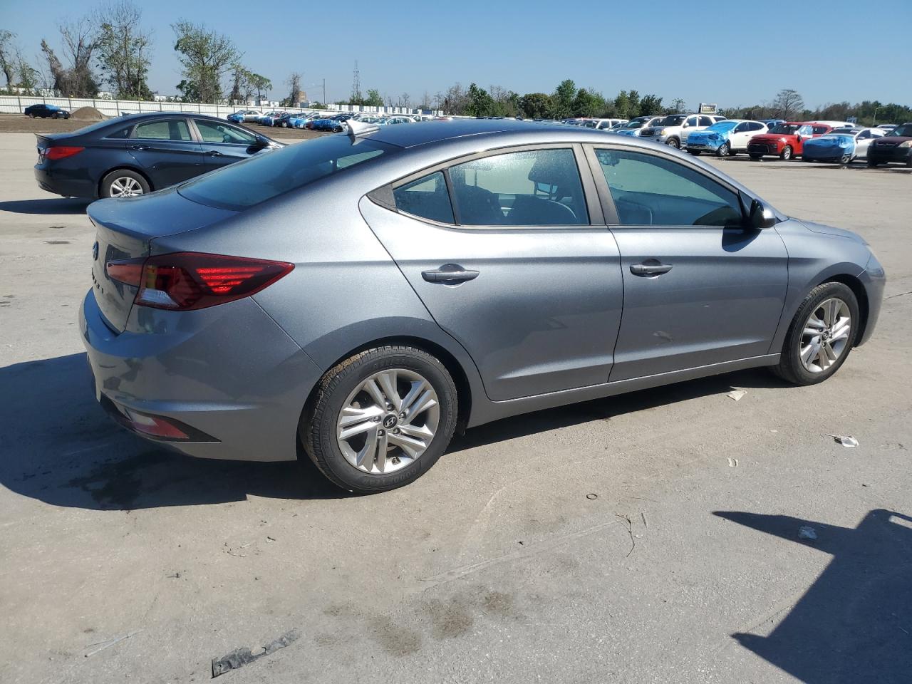 2019 Hyundai Elantra - Image 3