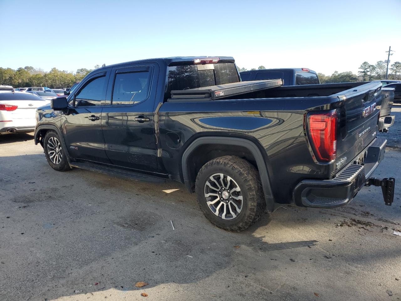 2022 GMC Sierra - Image 2