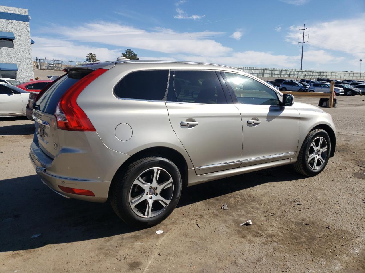 2015 Volvo XC60 - Image 3