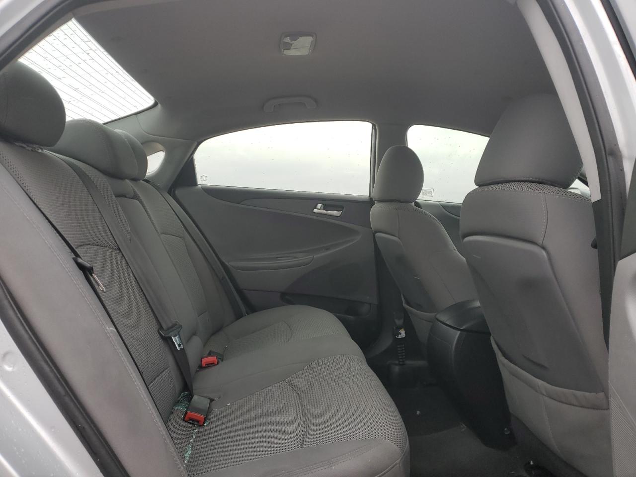 2011 Hyundai Sonata - Image 10