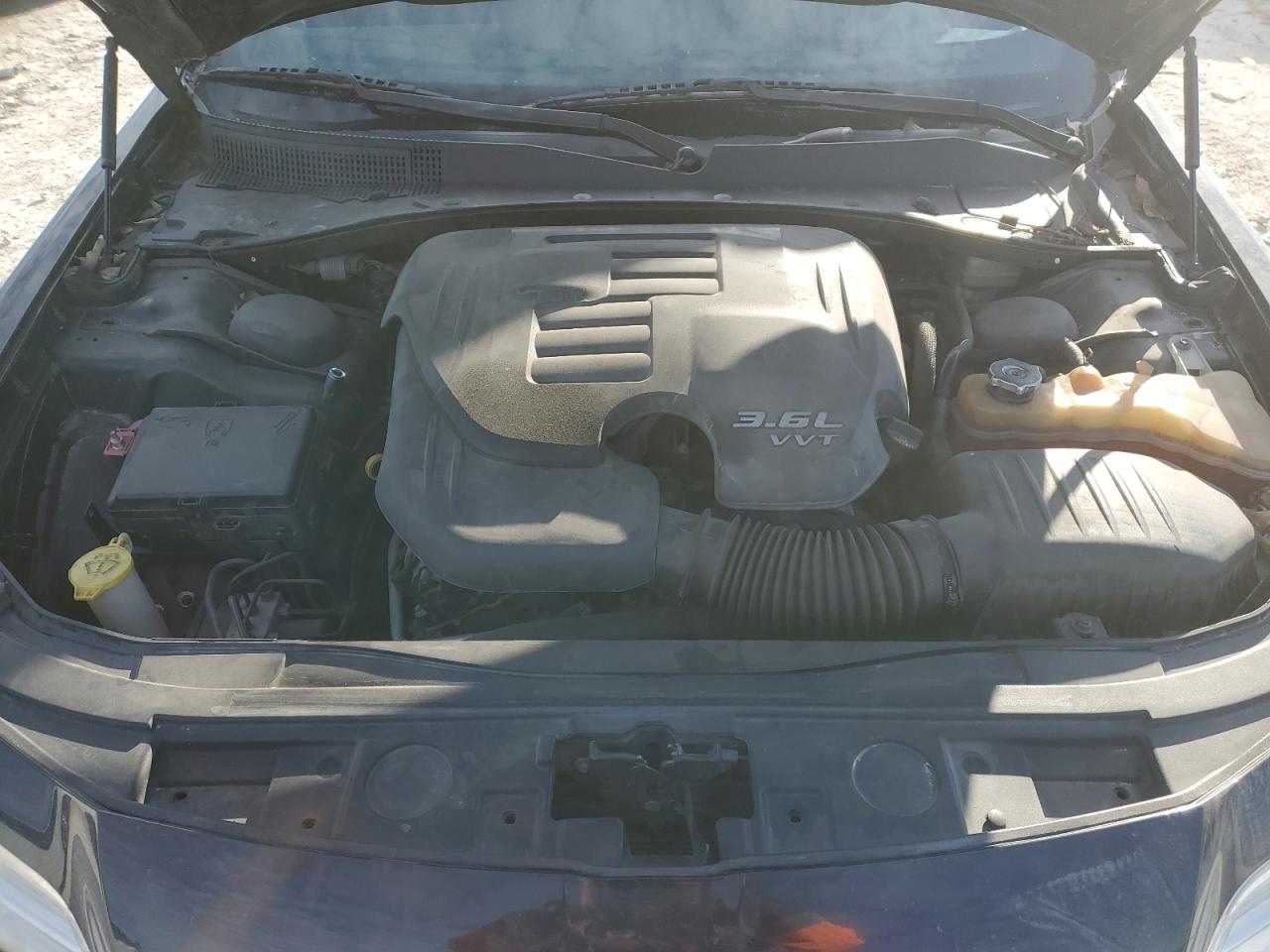 2014 Chrysler 300 - Image 11