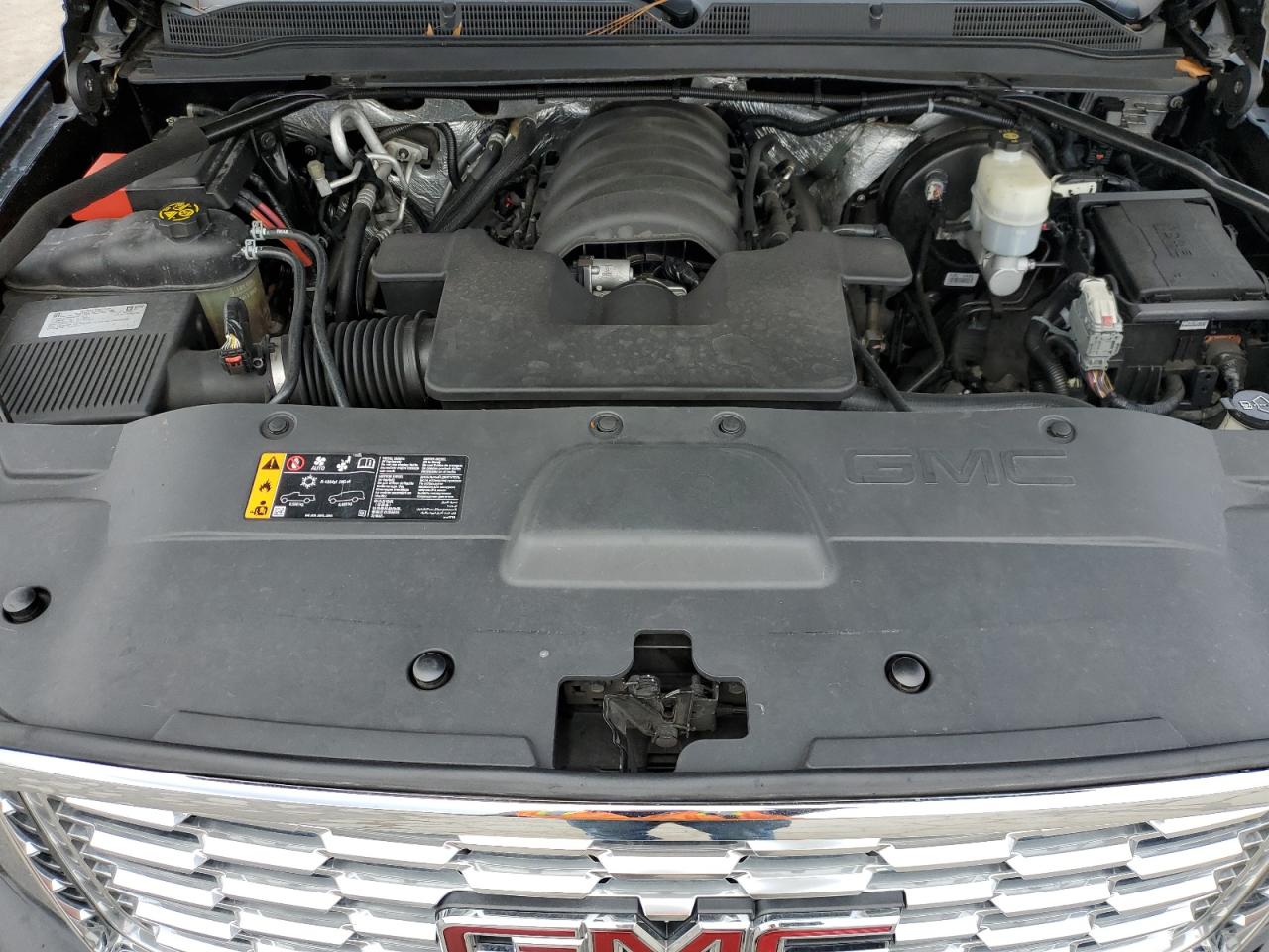 2018 GMC Yukon - Image 12