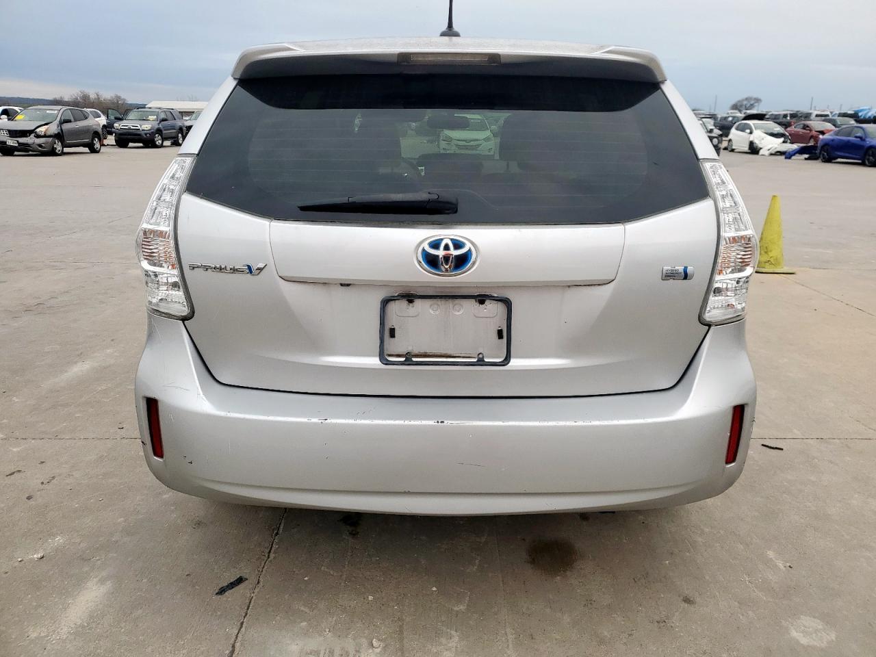 2012 Toyota Prius - Image 6