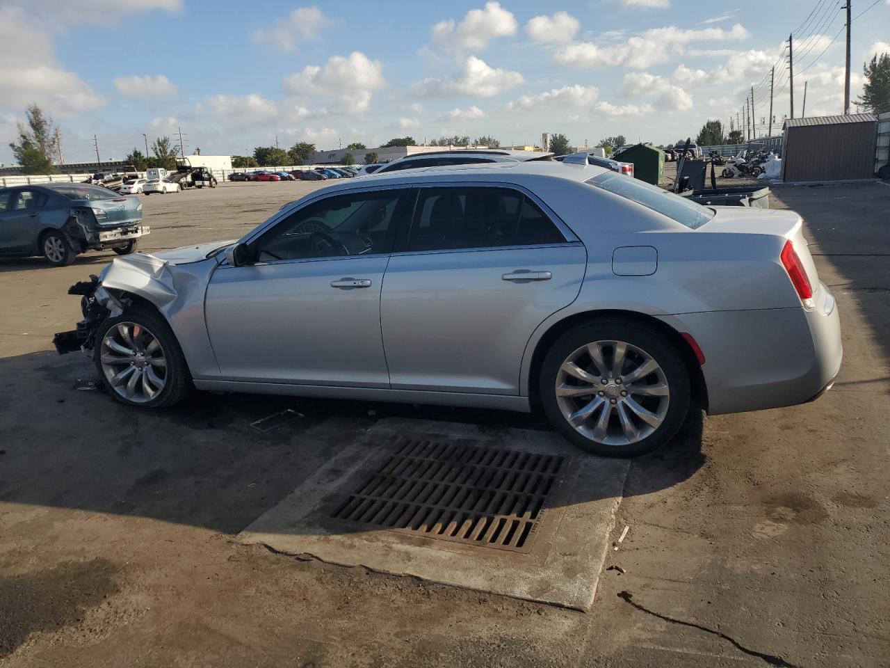 2019 Chrysler 300 - Image 2