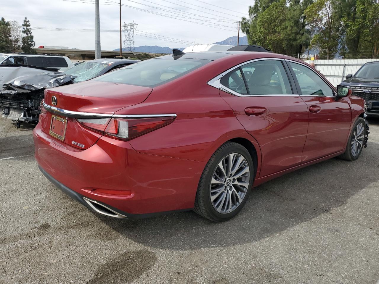 2019 Lexus ES - Image 3