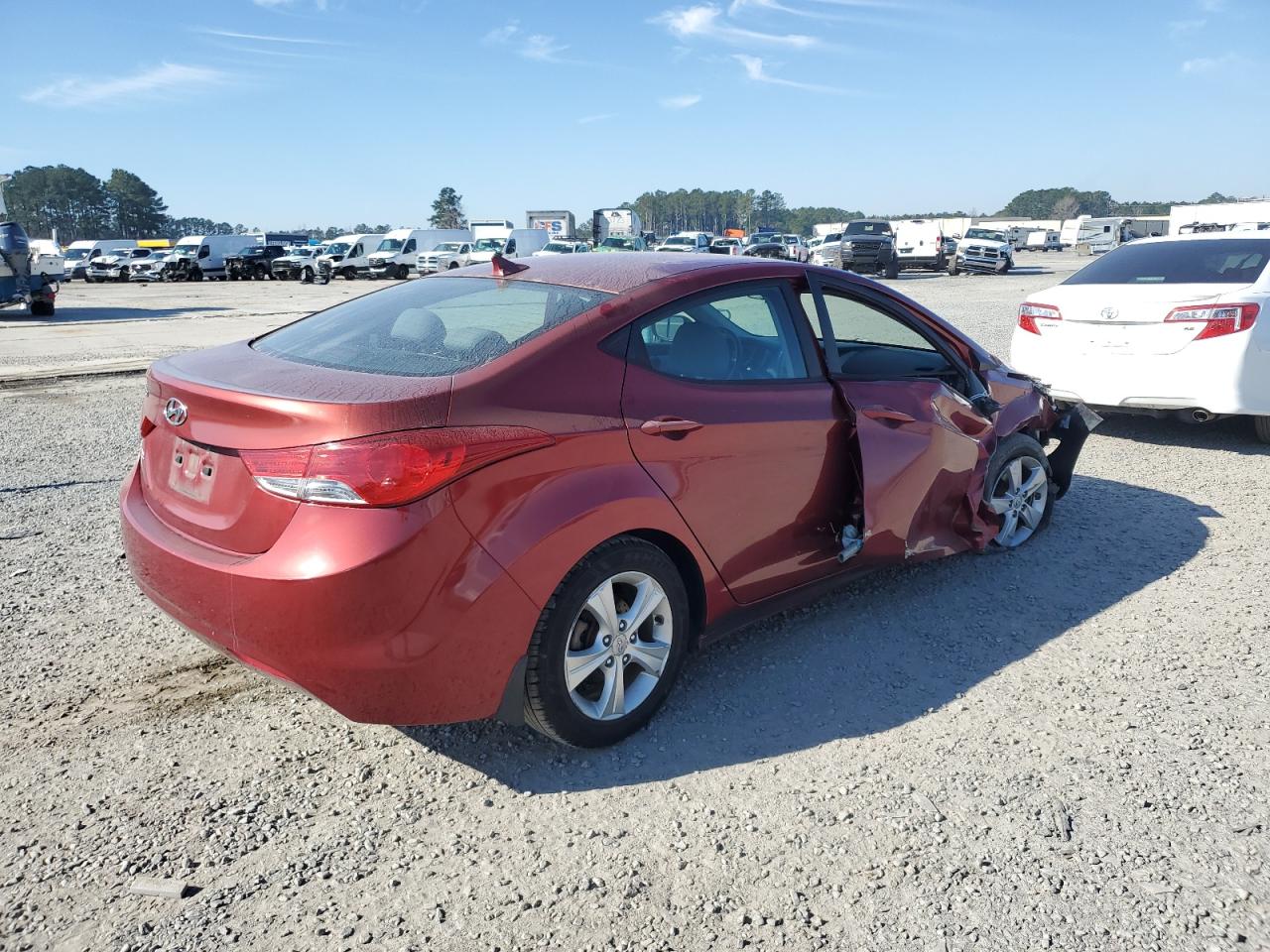 2013 Hyundai Elantra - Image 3