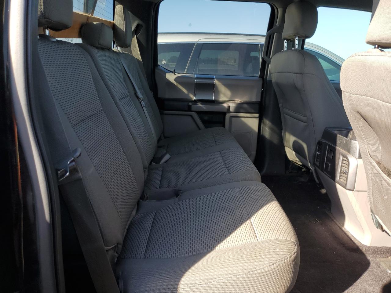 2015 Ford F-150 - Image 11