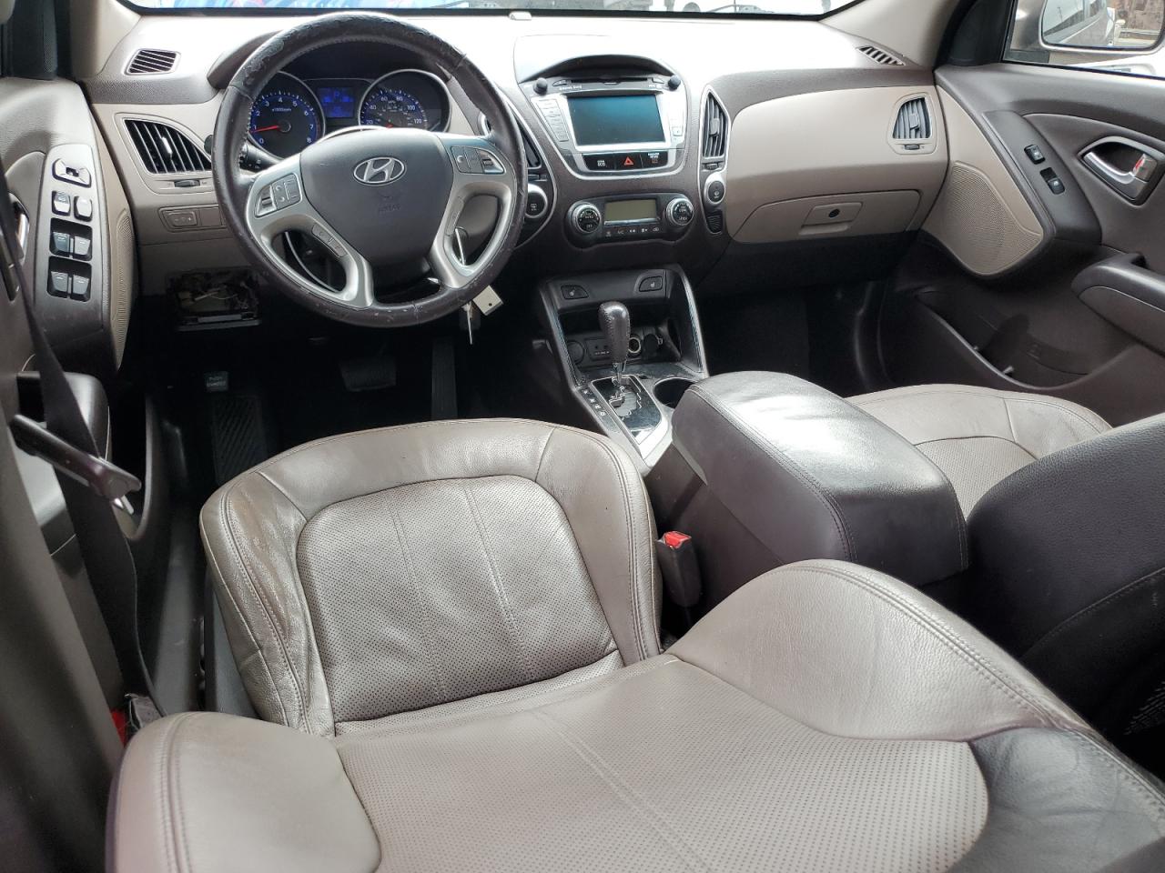 2012 Hyundai Tucson - Image 8
