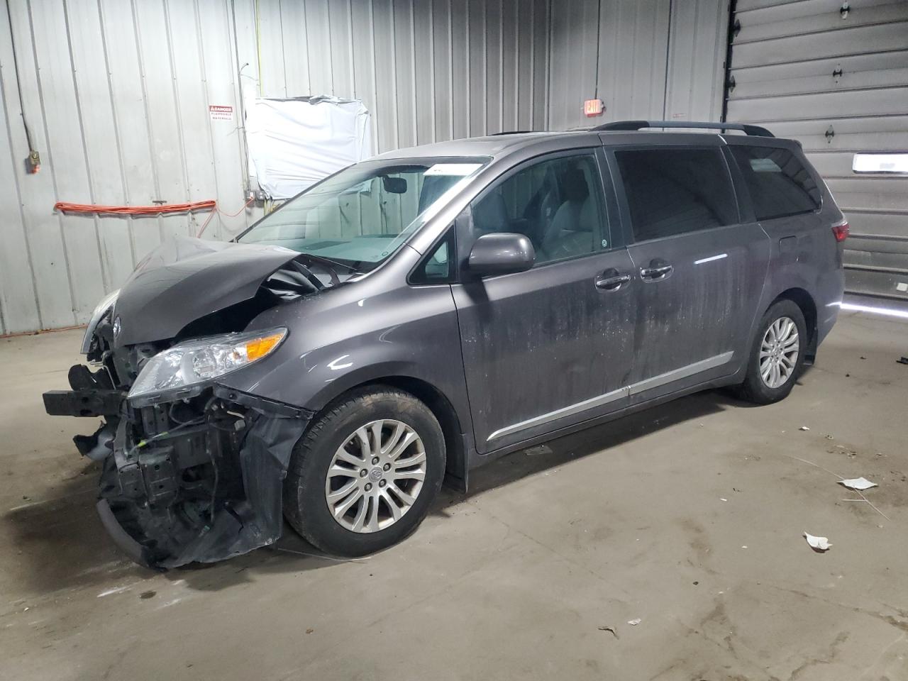2017 Toyota Sienna - Image 1