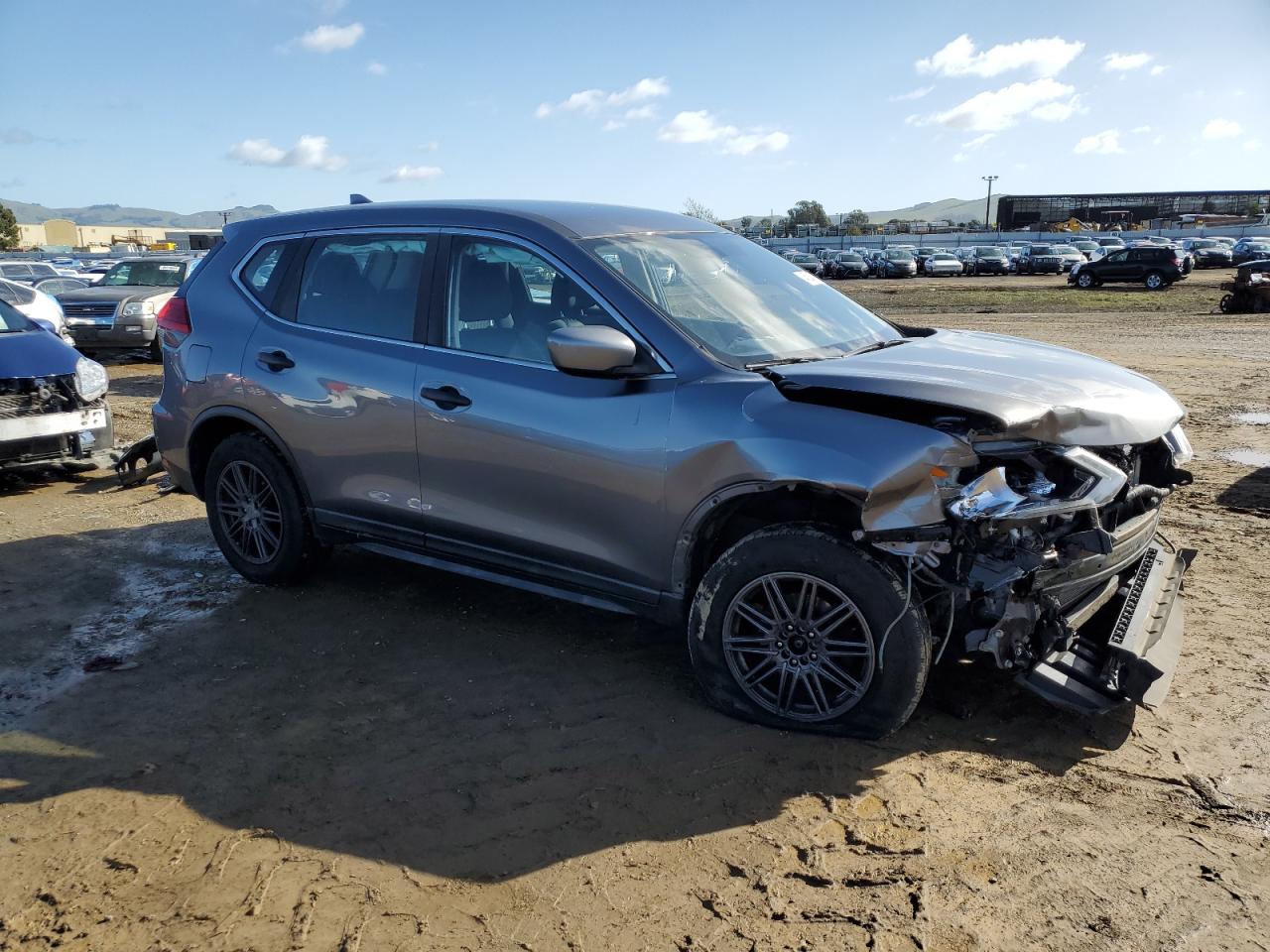 2017 Nissan Rogue - Image 4