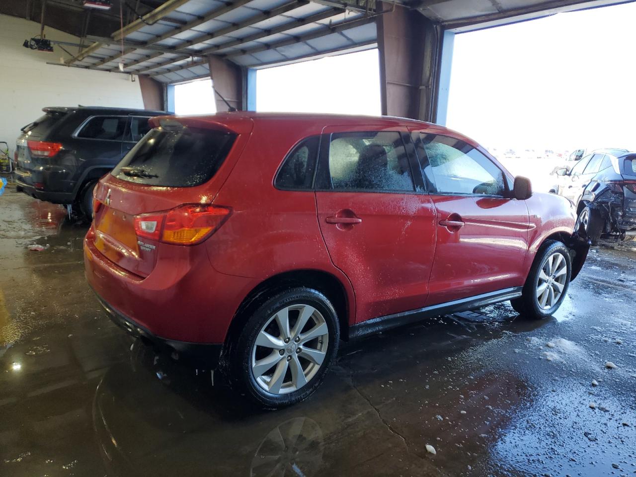 2014 Mitsubishi Outlander - Image 3