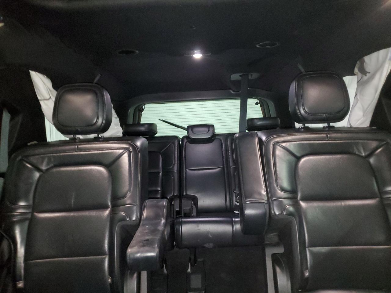 2019 Lincoln Navigator - Image 10