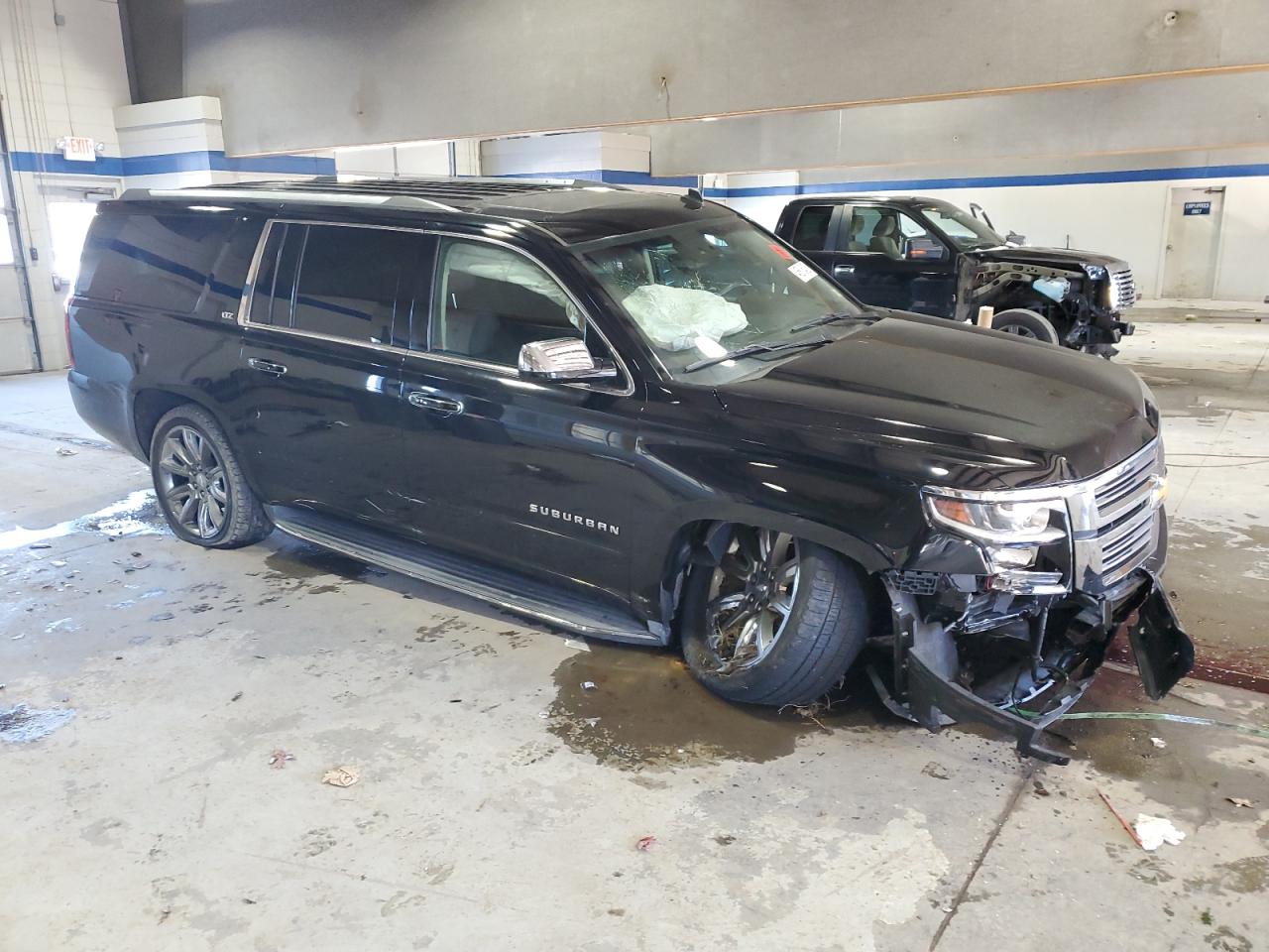 2015 Chevrolet Suburban - Image 4