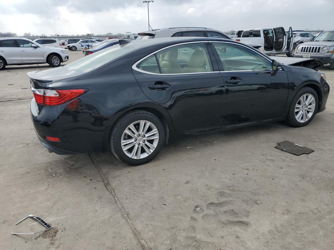 2015 Lexus ES - Image 3