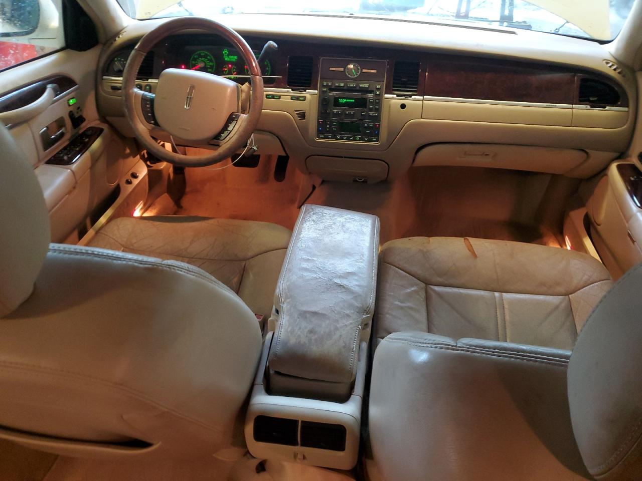 2006 Lincoln Town Car - Image 8