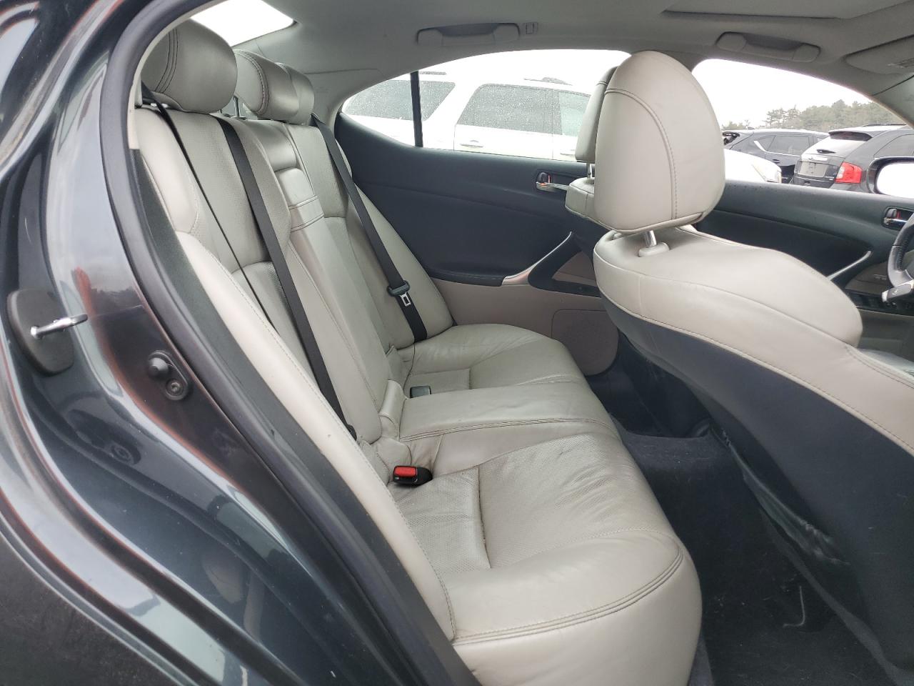 2010 Lexus IS - Image 10