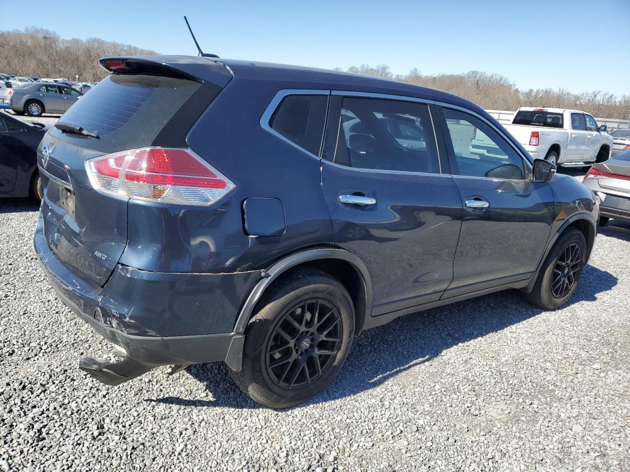 2015 Nissan Rogue - Image 3